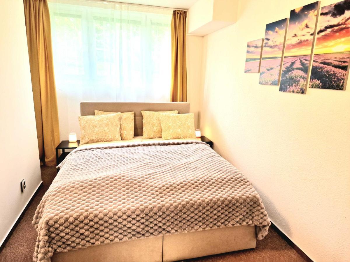 Wellness Gold Apartment With Private Sauna & Jacuzzi Prague Exterior photo